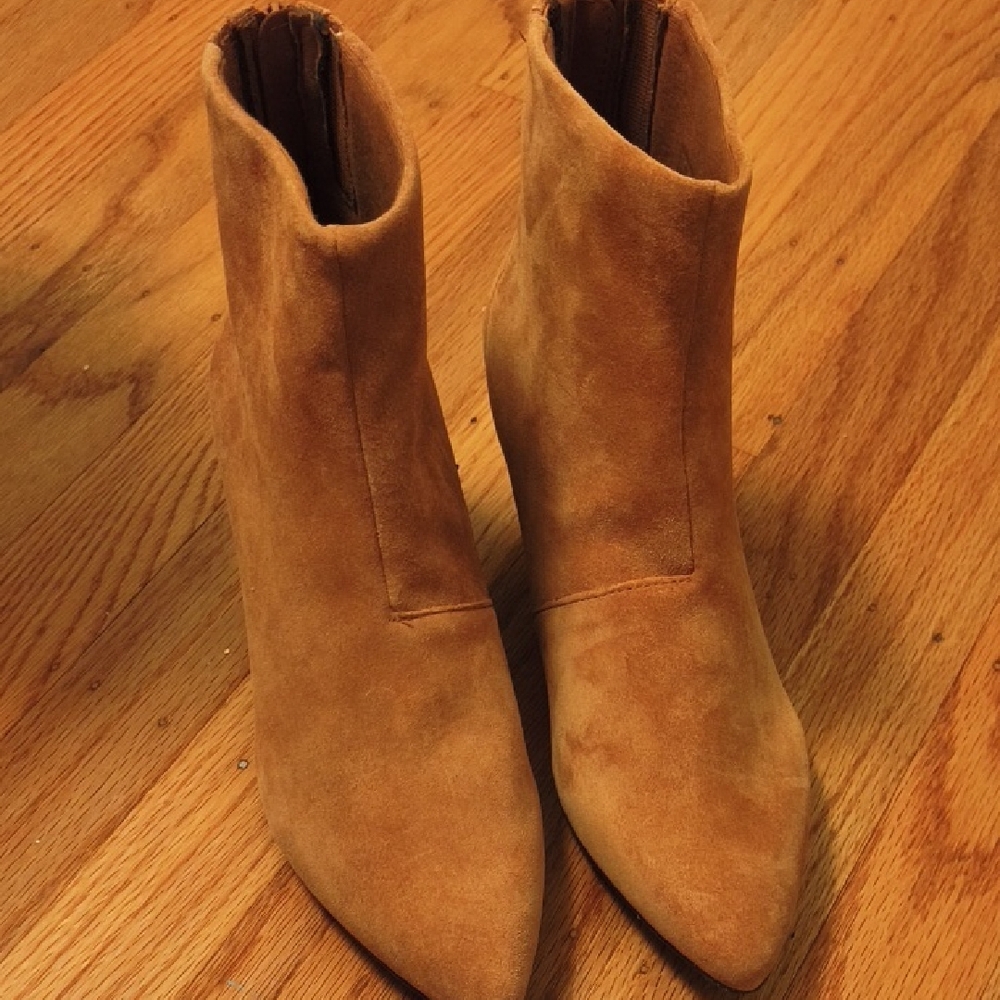 Chic Tan Suede Ankle Booties